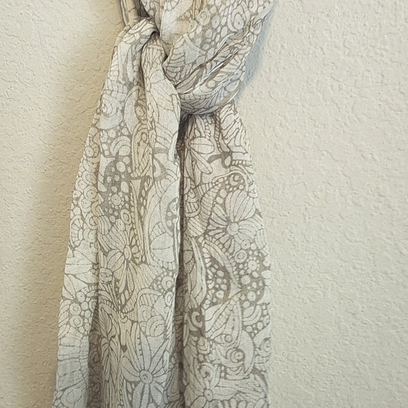 NWT VIVANTE by VSA Floral Scarf / Wrap Coastal Beach Resortwear Frayed Ends - Picture 3 of 11
